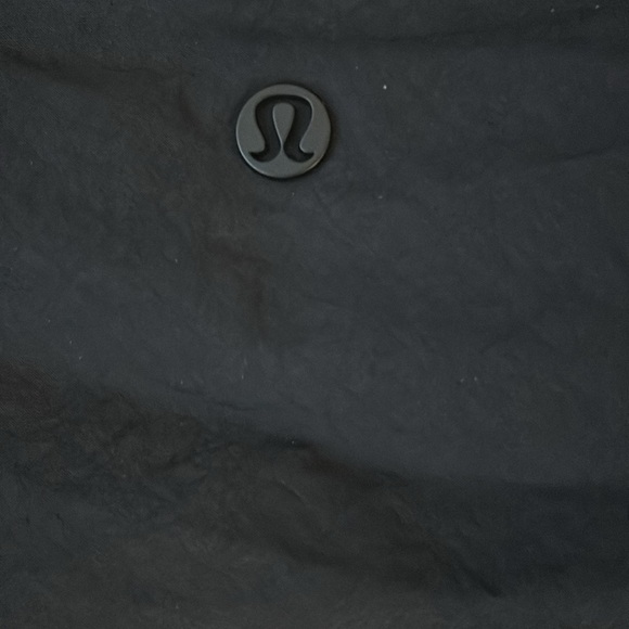 Lululemon athletica 13L slouchy sling bag in black - Picture 2 of 8